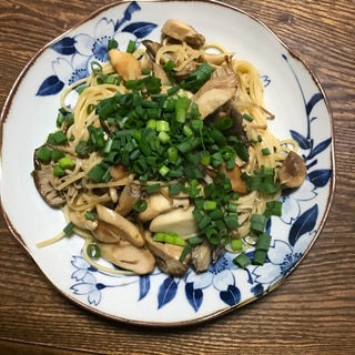 甘めのカキ醤油で キノコたっぷりパスタ